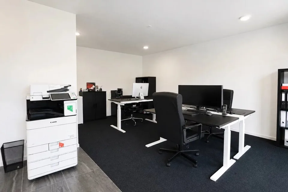 45 m² Bürofläche mit privatem Garten und Parkplatz, nahe am See – Foto 3 von 5
