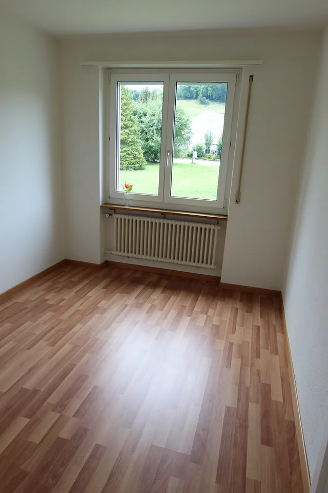 RUHIGE UND GERÄUMIGE WOHNUNG IN RINIKEN SUCHT NEUEN MIETER!