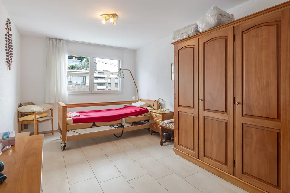 Zentral gelegene 4.5-Zimmer-Wohnung mit schöner Aussicht – Foto 5 von 9