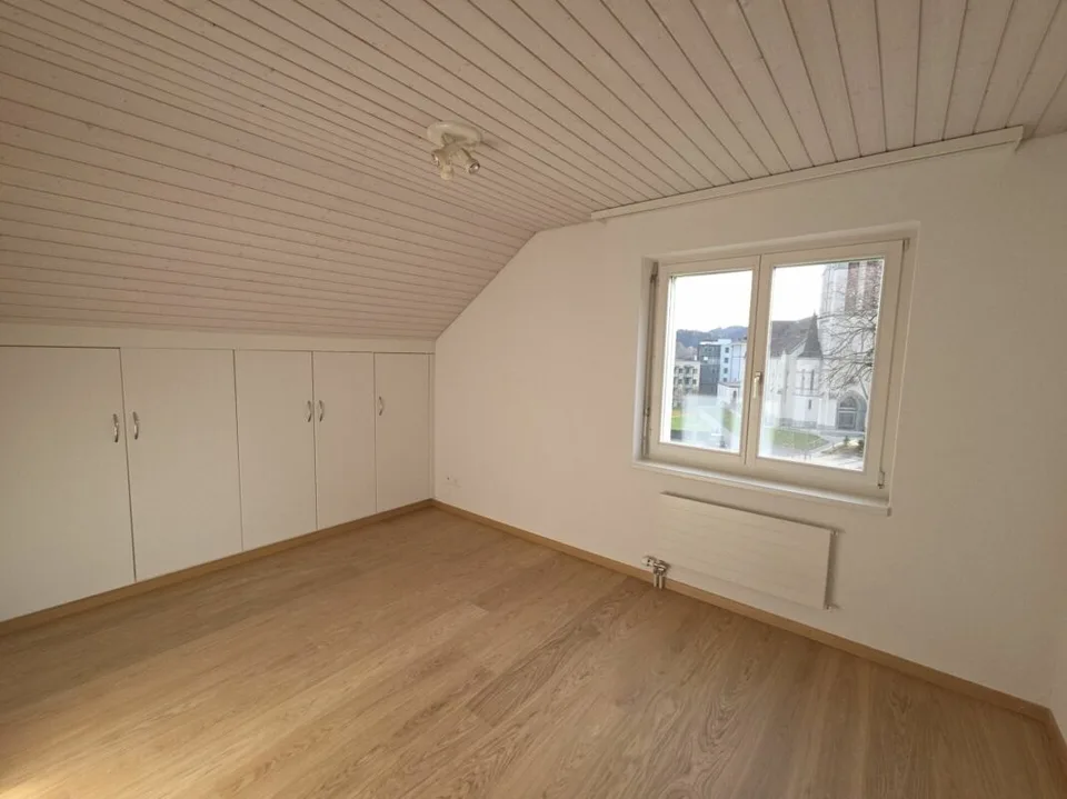 In vendita alla Haushaldenstrasse 2a a 8374 Dussnang; bell'appartamento di 5½ locali in mansarda, in una posizione tranquilla e soleggiata / a soli 2 minuti a piedi dai trasporti pubblici! – foto 12 di 16