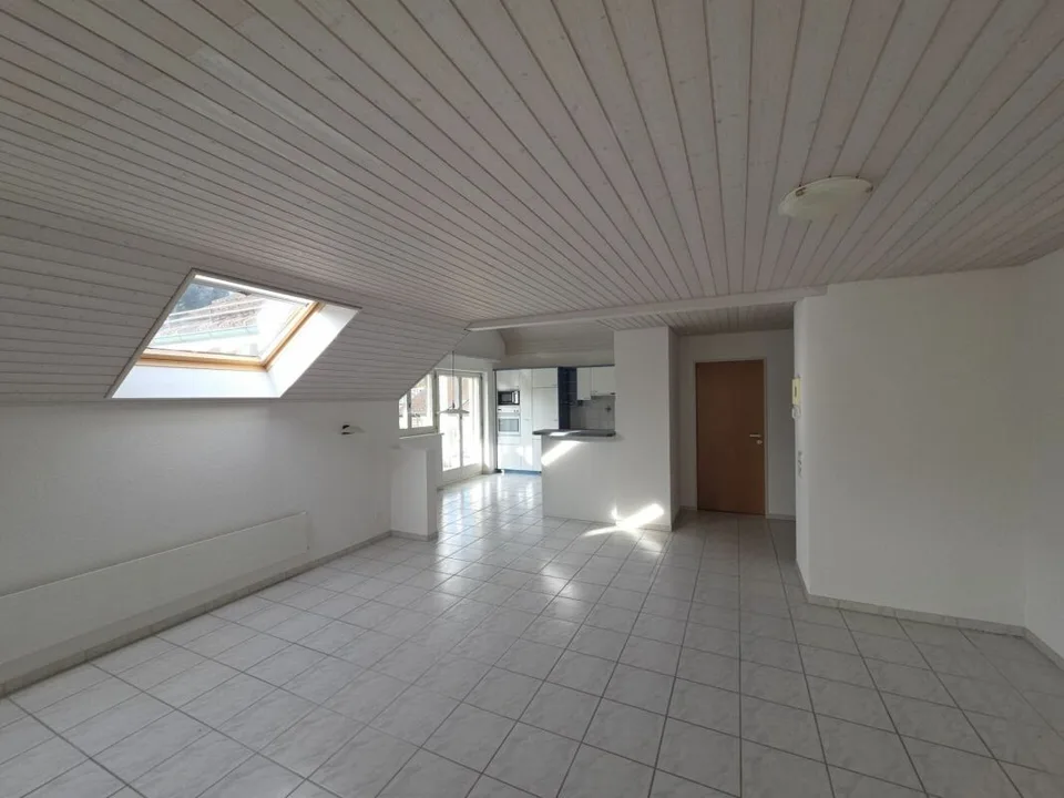 In vendita alla Haushaldenstrasse 2a a 8374 Dussnang; bell'appartamento di 5½ locali in mansarda, in una posizione tranquilla e soleggiata / a soli 2 minuti a piedi dai trasporti pubblici! – foto 5 di 16