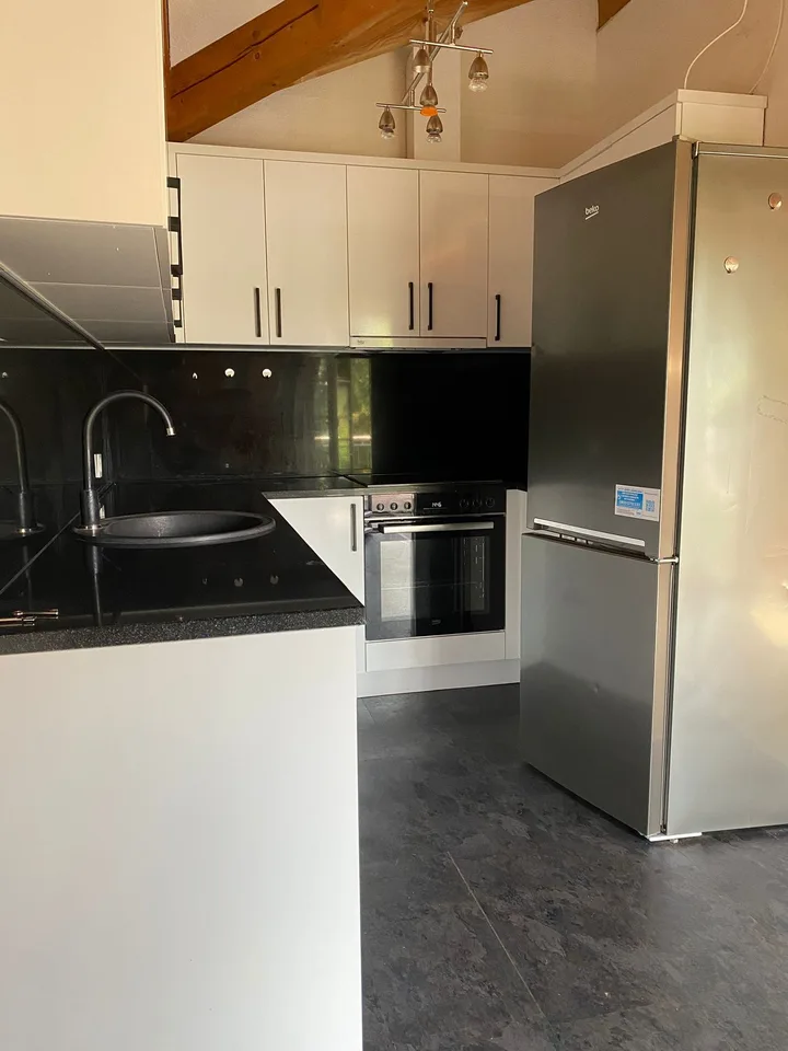 Helle 4.5-Zimmer-Wohnung mit Balkon und schöner Aussicht! – Foto 3 von 15