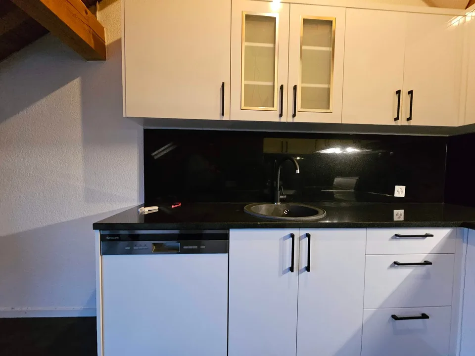 Helle 4.5-Zimmer-Wohnung mit Balkon und schöner Aussicht! – Foto 2 von 15
