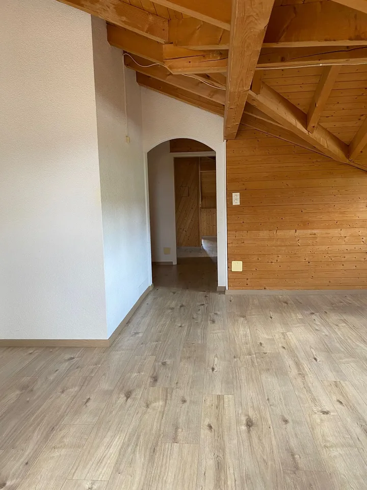 Helle 4.5-Zimmer-Wohnung mit Balkon und schöner Aussicht! – Foto 13 von 15