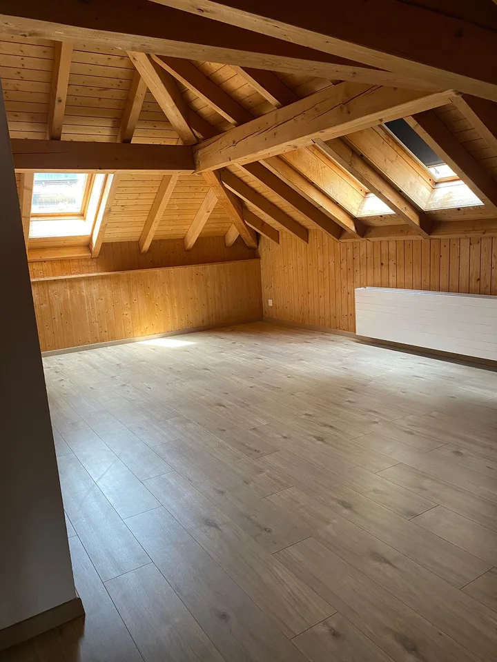 Helle 4.5-Zimmer-Wohnung mit Balkon und schöner Aussicht! – Foto 8 von 15