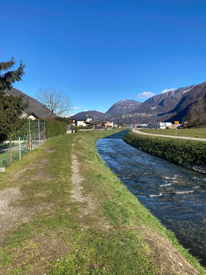 Moderne Haus in Riva San Vitale zwischen See und Bergen in ruhiger und sonniger Lage – Foto 10 von 14