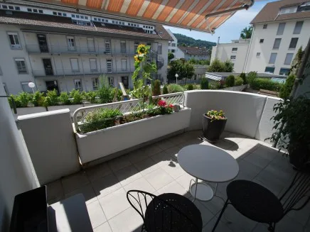 Appartement pour personnes âgées - Appartement de 3,5 pièces lumineux avec balcon orienté sud-ouest dans le centre du village près du marché Menzo