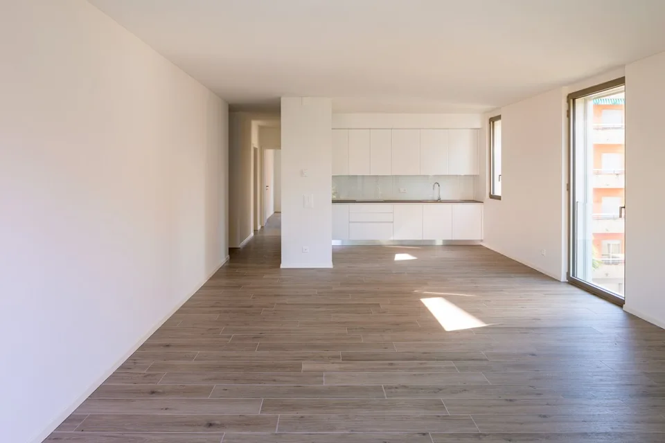 Appartement élégant de 3 pièces avec balcon à Lugano – photo 2 sur 7