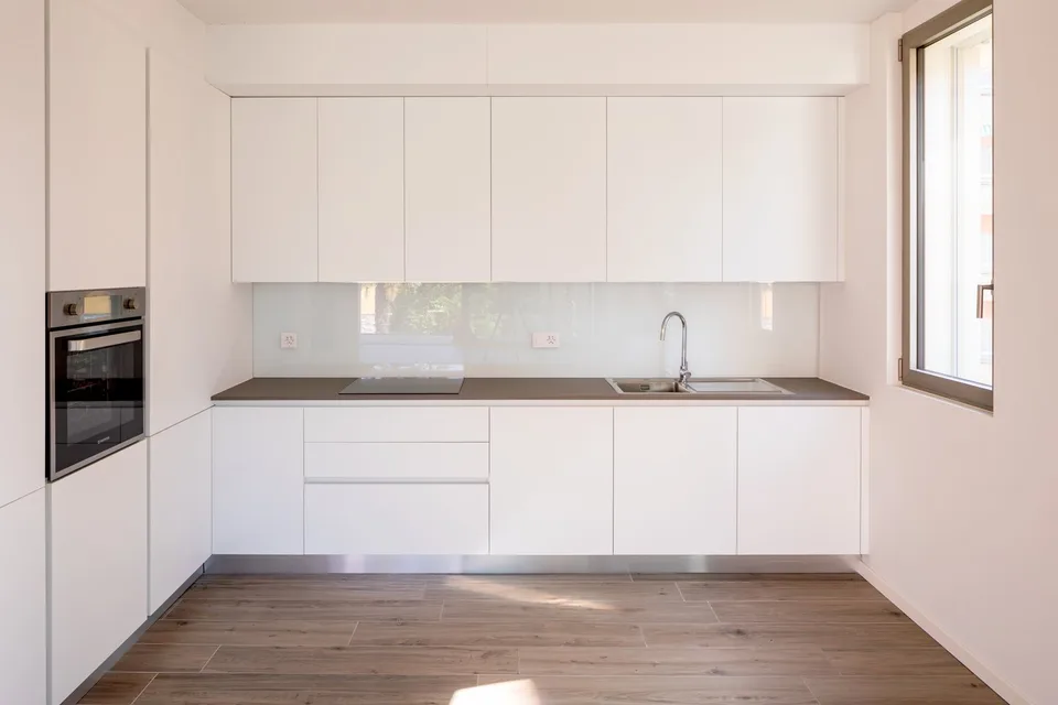Appartement élégant de 3 pièces avec balcon à Lugano – photo 3 sur 7
