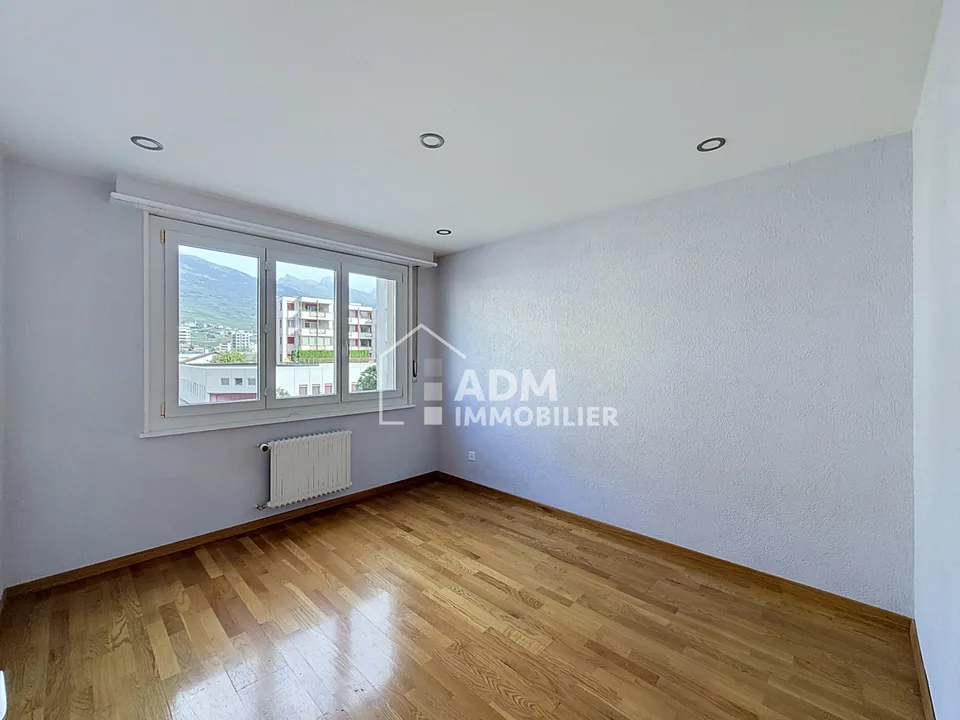 Appartement de 3.5 pièces avec deux places de parc