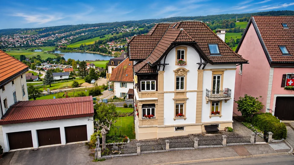 Bemerkenswertes Gebäude mit Blick auf den Doubs – Foto 2 von 22