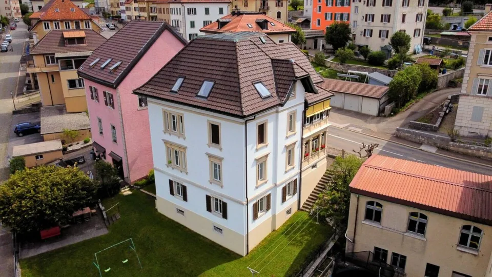 Bemerkenswertes Gebäude mit Blick auf den Doubs – Foto 3 von 22