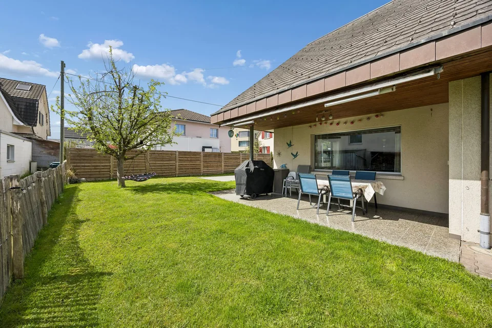 Freistehendes EFH mit 6.5 Zimmer und viel Umschwung – Foto 2 von 13