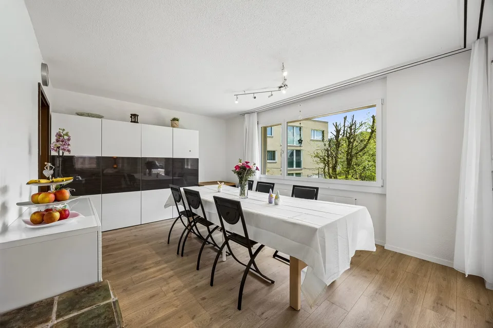 Freistehendes EFH mit 6.5 Zimmer und viel Umschwung – Foto 3 von 13