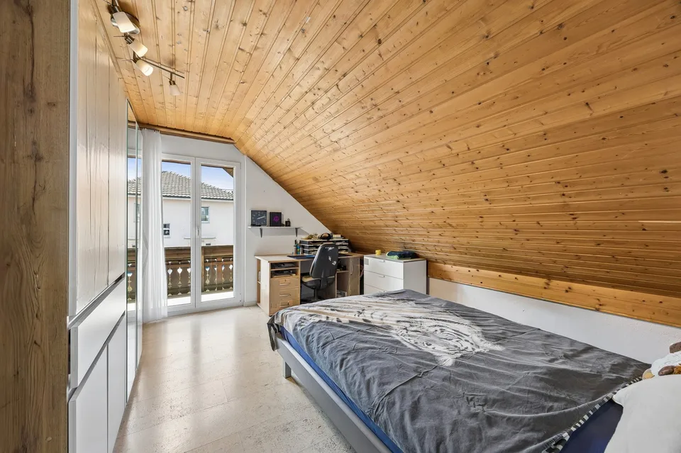Freistehendes EFH mit 6.5 Zimmer und viel Umschwung – Foto 7 von 13