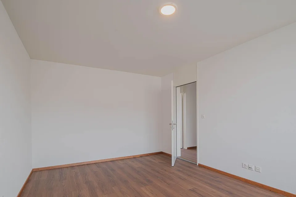 Appartement spacieux 5.5 pièces en attique au cœur de Kloten – photo 9 sur 9