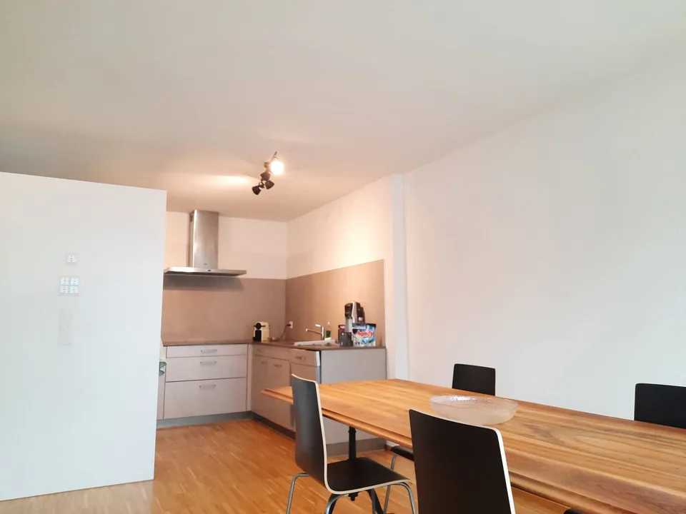 Studio moderno in affitto come camera mensile
