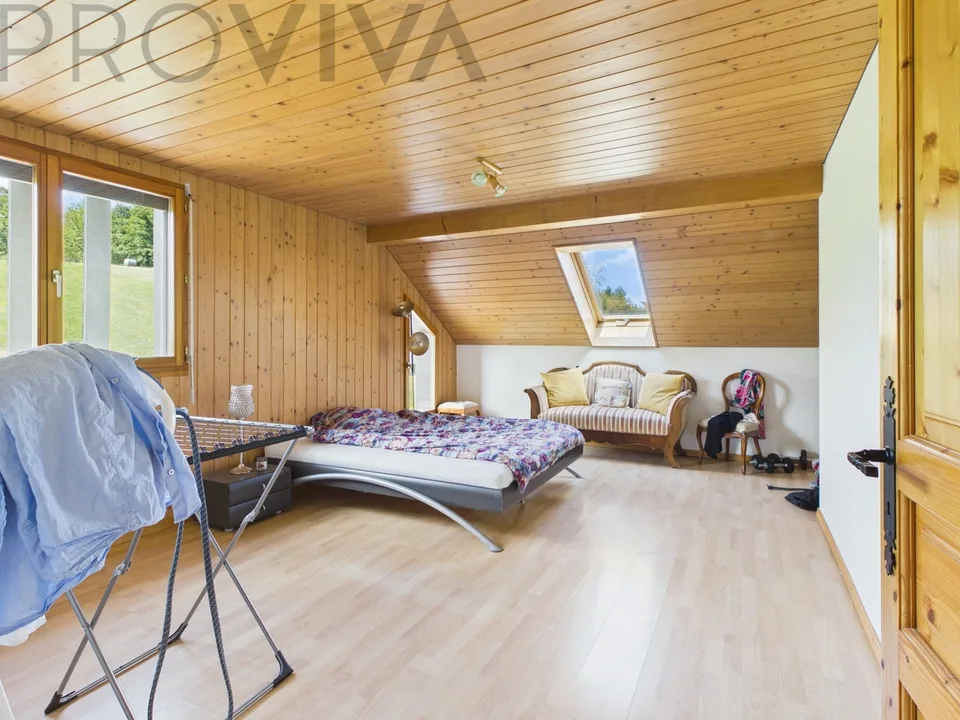 Moderne, spacieuse et sur deux étages avec un coin salon confortable