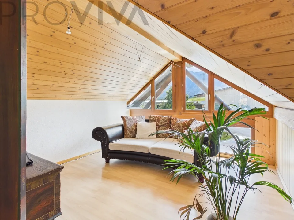 Moderne, spacieuse et sur deux étages avec un coin salon confortable
