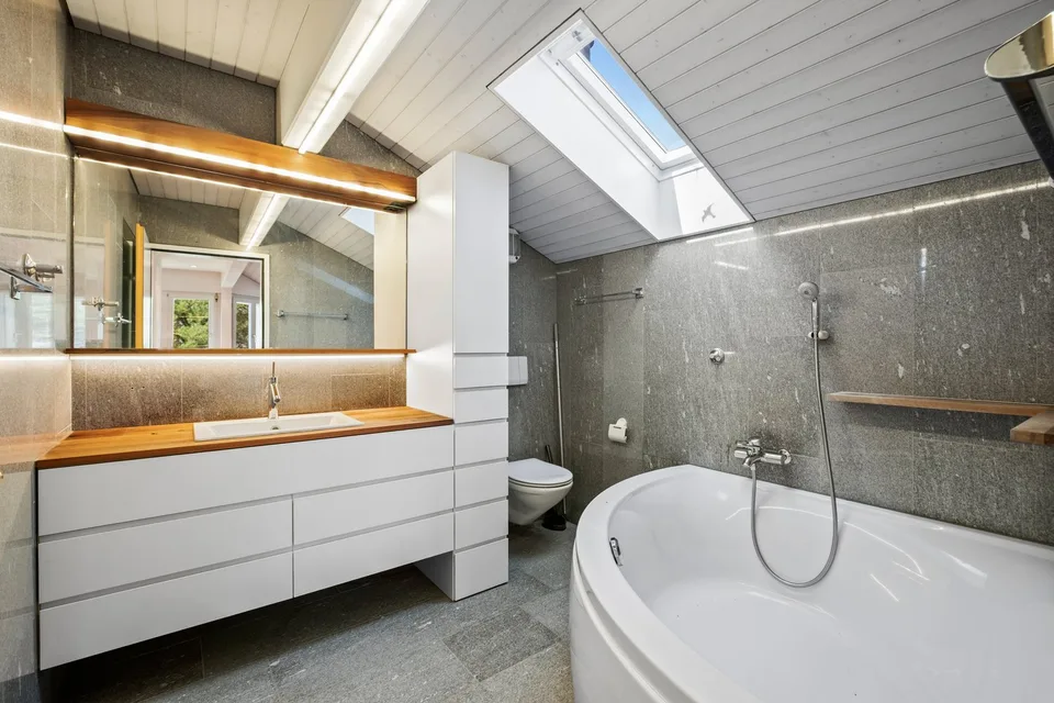4.5-room attic apartment (190 m2) with magnificent lake view – photo 7 of 10