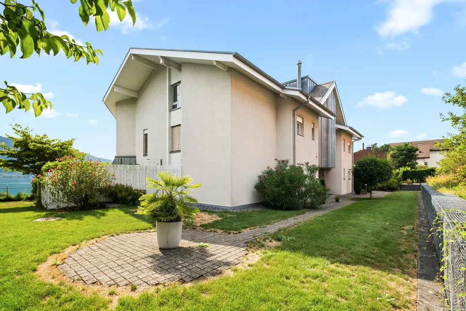 4.5-room attic apartment (190 m2) with magnificent lake view – photo 9 of 10