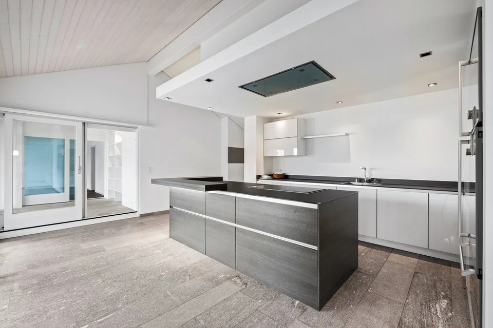 4.5-room attic apartment (190 m2) with magnificent lake view – photo 2 of 10