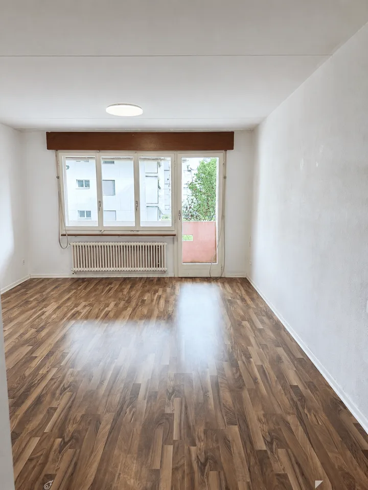 Helle 3.5-Zimmer-Wohnung mit Balkon in Biel – sofort verfügbar! – Foto 2 von 7