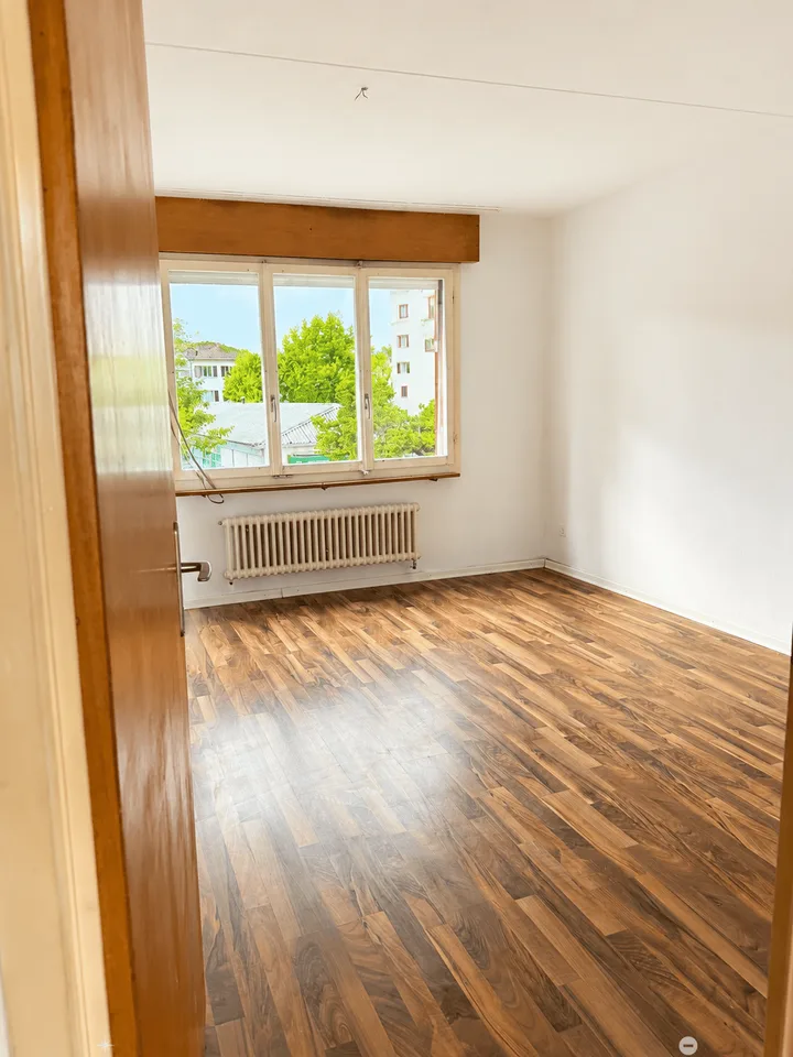 Helle 3.5-Zimmer-Wohnung mit Balkon in Biel – sofort verfügbar! – Foto 3 von 7