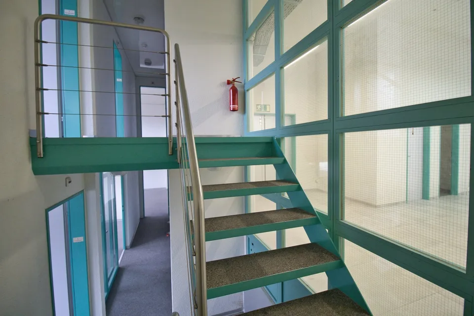Helle, vollausgebaute Büro- und Gewerberäume zum Top-Preis! – Foto 9 von 17