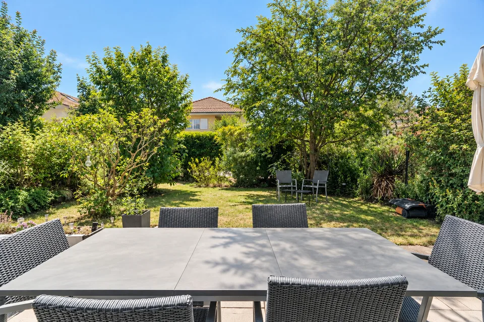Jolie villa jumelée par les garages à Epalinges – foto 46 di 52