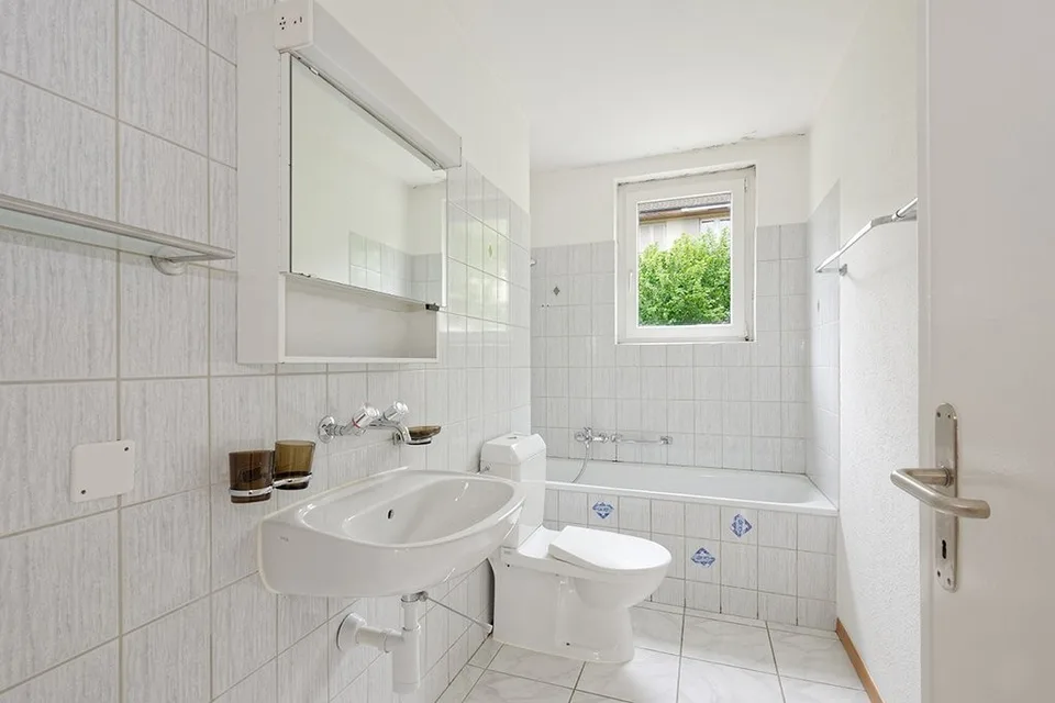 Teilsanierte 4-Zimmer Wohnung mit Charme – Foto 4 von 11