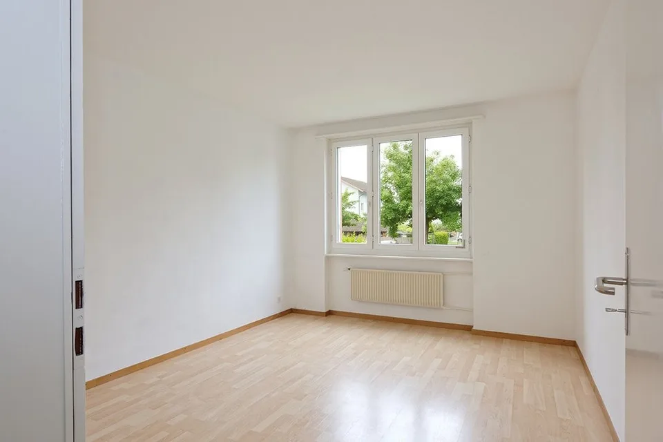 Teilsanierte 4-Zimmer Wohnung mit Charme – Foto 2 von 11
