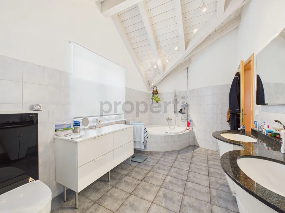 Grosser Garten zur Alleinnutzung, 250 m² Terrasse und flexible Raumaufteilung (4.5 - 5.5 Zimmer)