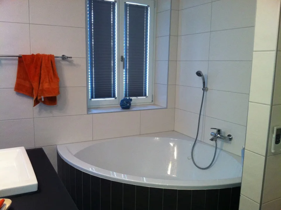 Frisch renovierte Parterrewohnung, zwei Badezimmer und charmantes, rustikales Haus