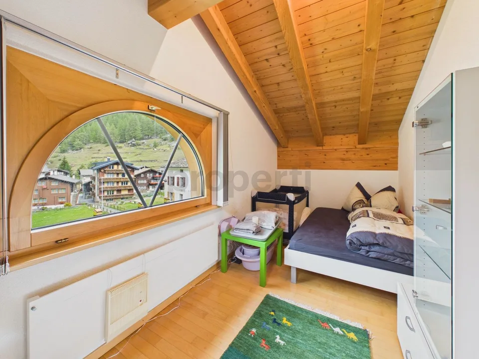 Doppelgarage plus 3 Aussenparkplätze, gemütlicher Kamin und fantastisches Bergpanorama – Foto 26 von 30