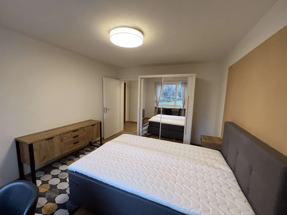 Furnished room in modernised apartment in a top location – Foto 2 von 14