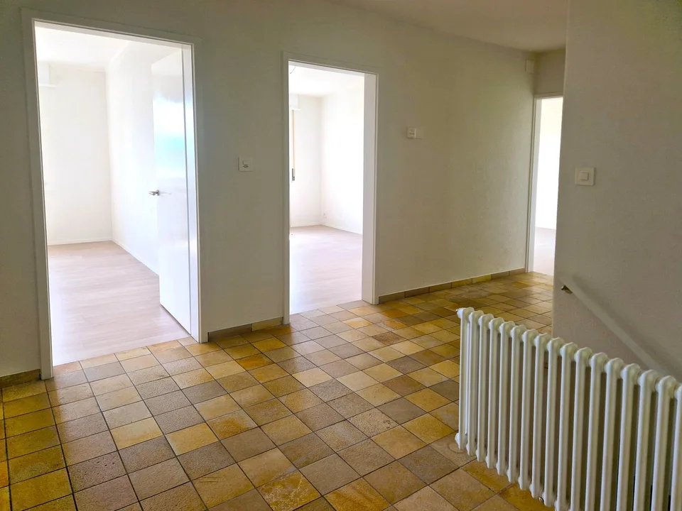 Ampia casa unifamiliare di 6 locali con molta privacy e vista panoramica a Biberstein