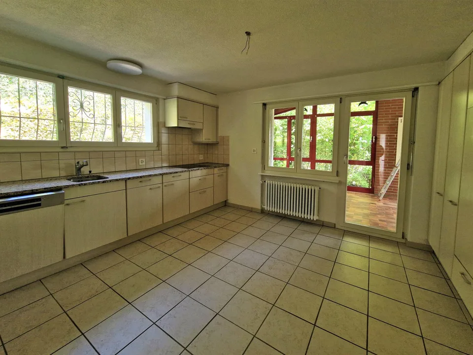 Ampia casa unifamiliare di 6 locali con molta privacy e vista panoramica a Biberstein