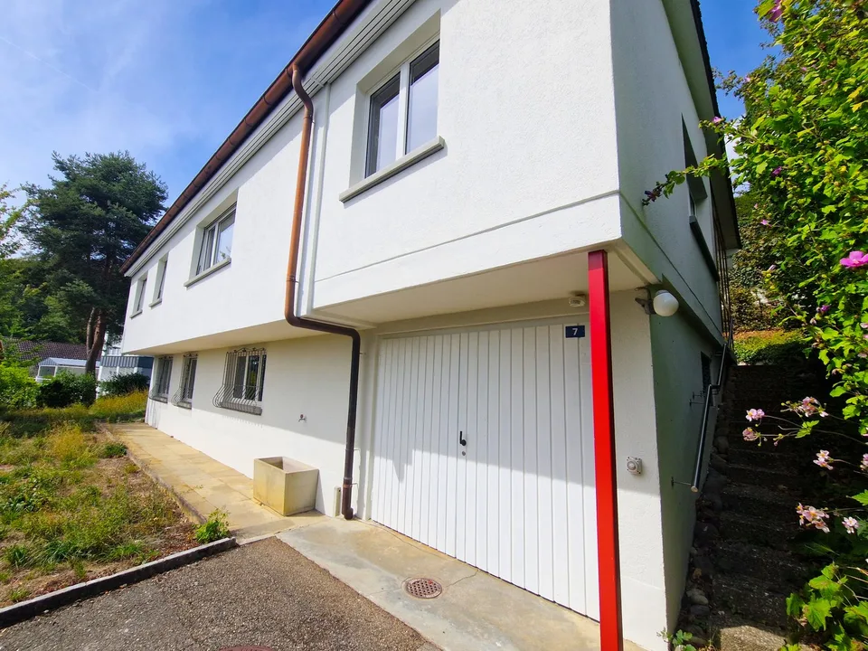 Ampia casa unifamiliare di 6 locali con molta privacy e vista panoramica a Biberstein