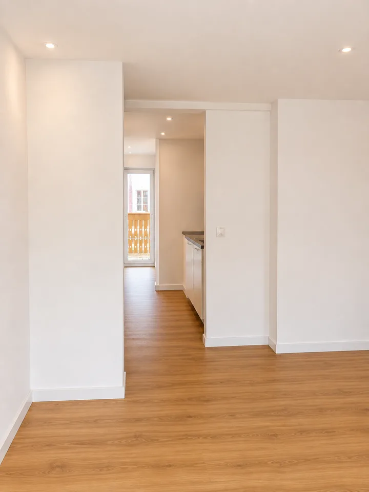 Stadt Solothurn Erstvermietung nach Kernsanierung – 2.5-Zimmer-Wohnung mit Balkon – Foto 2 von 4