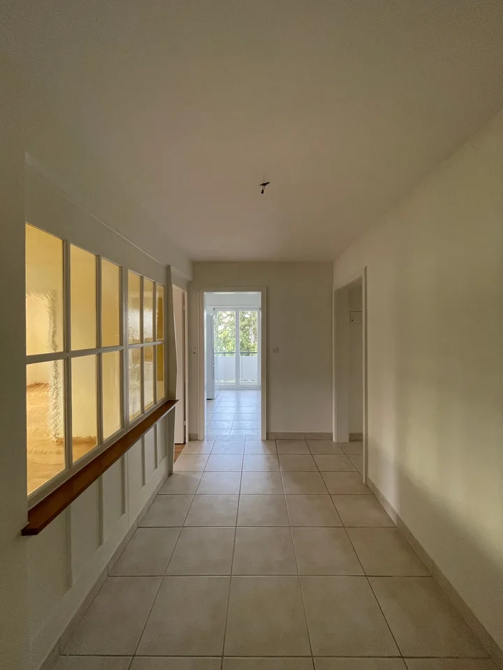 Helle 3-Zimmerwohnung mit Balkon in Münchenstein sofort ver... – Foto 3 von 18