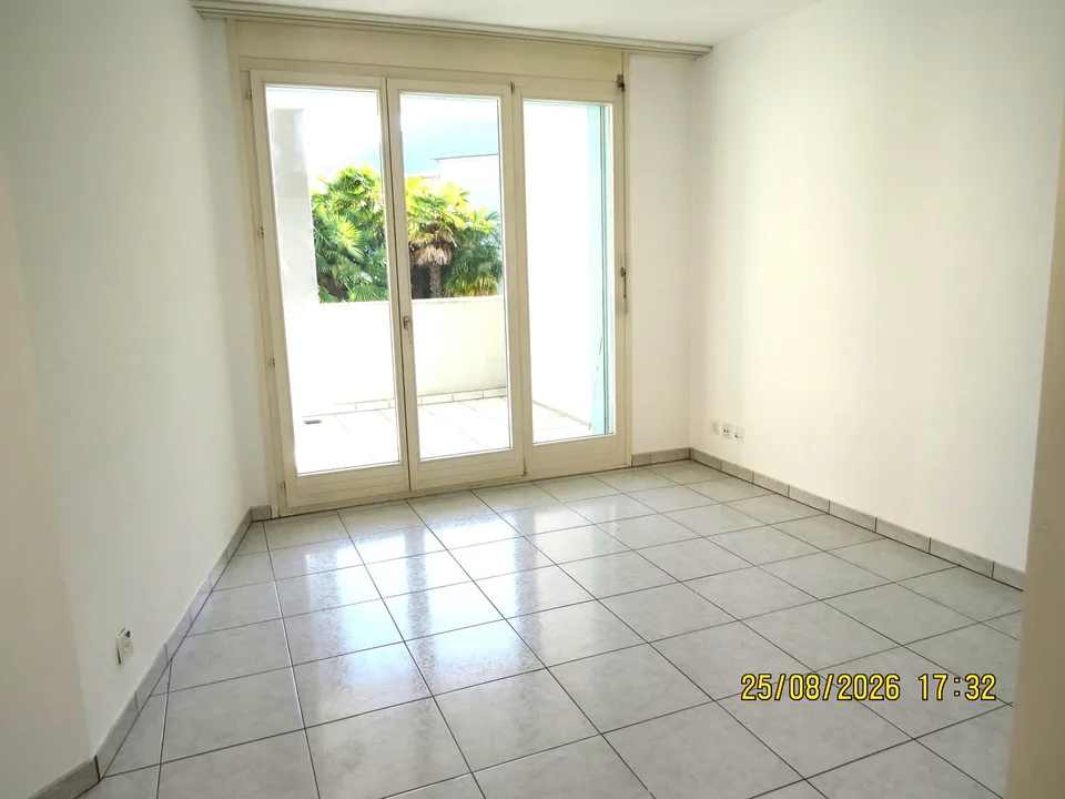 Appartement lumineux de 2.5 pièces avec balcon à Melano, Val Mara