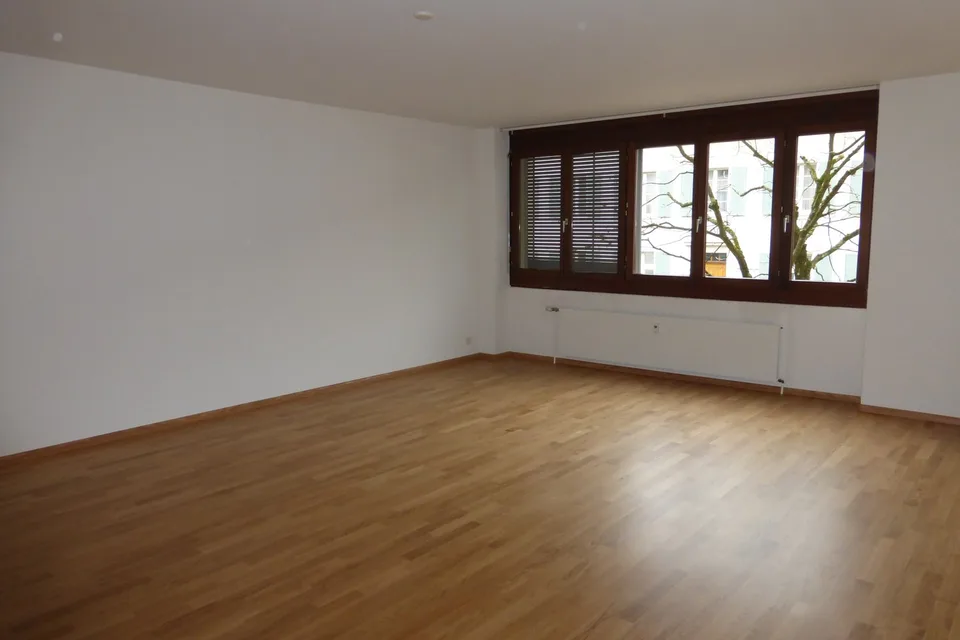 Appartement rénové de 3,5 pièces avec espace de jardin dans le vieux centre du village – photo 5 sur 10