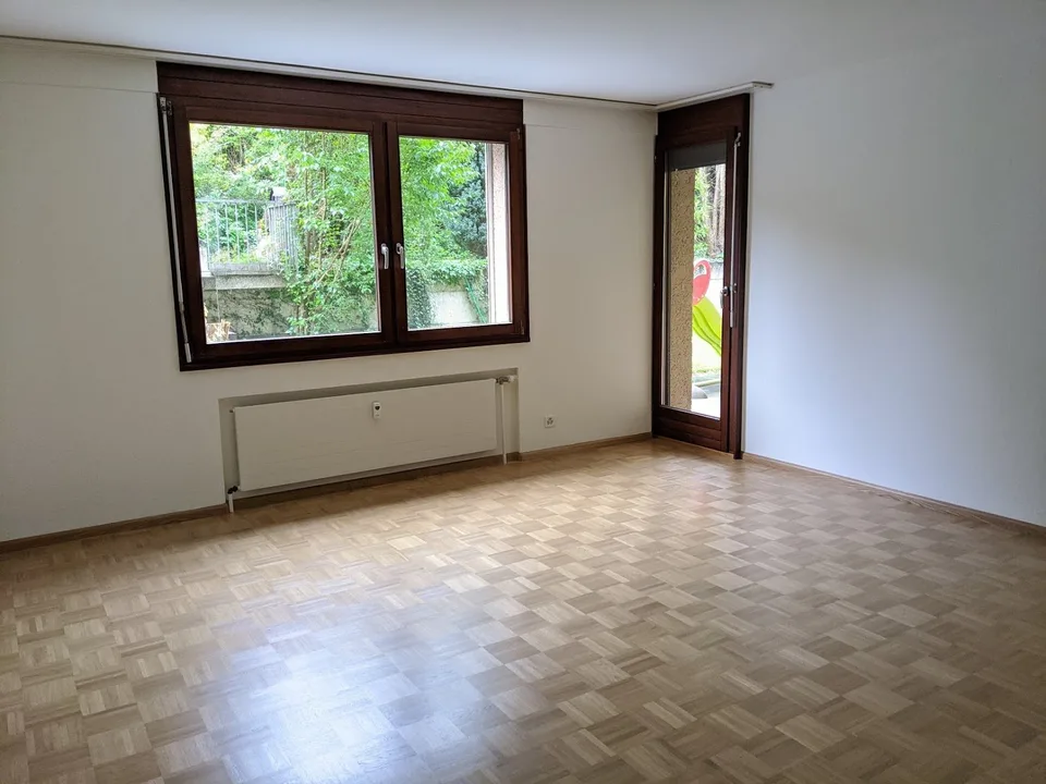 Appartement rénové de 3,5 pièces avec espace de jardin dans le vieux centre du village – photo 6 sur 10