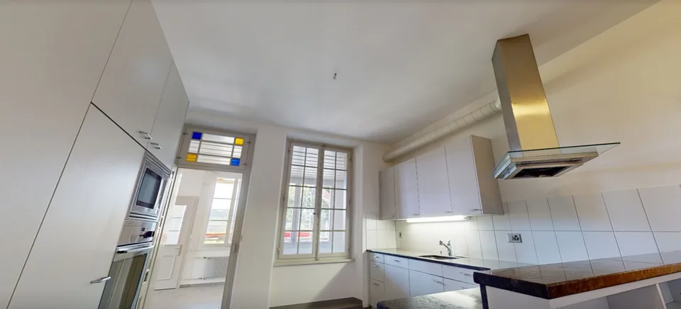 Spacious 5-room apartment in a former farmhouse