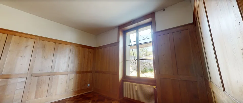 Spacious 5-room apartment in a former farmhouse