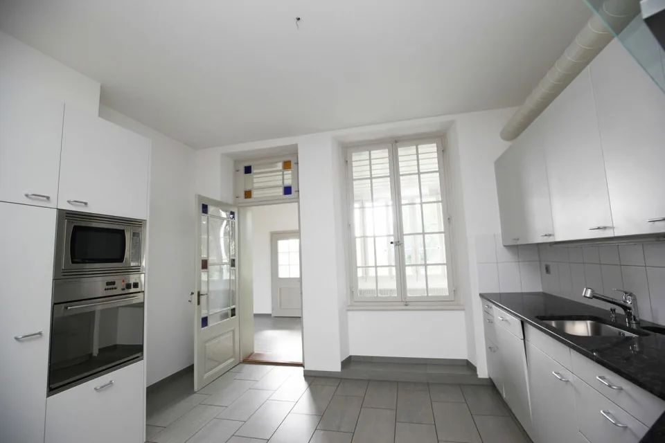 Spacious 5-room apartment in a former farmhouse