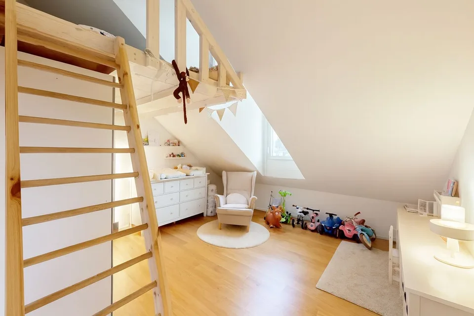 Appartement spacieux 4.5 pièces en mansarde avec terrasse de 18 m²