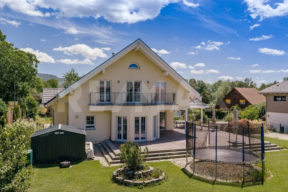 Exklusives 9.5 Zimmer Einfamilienhaus in Schlattingen, TG – photo 2 sur 13