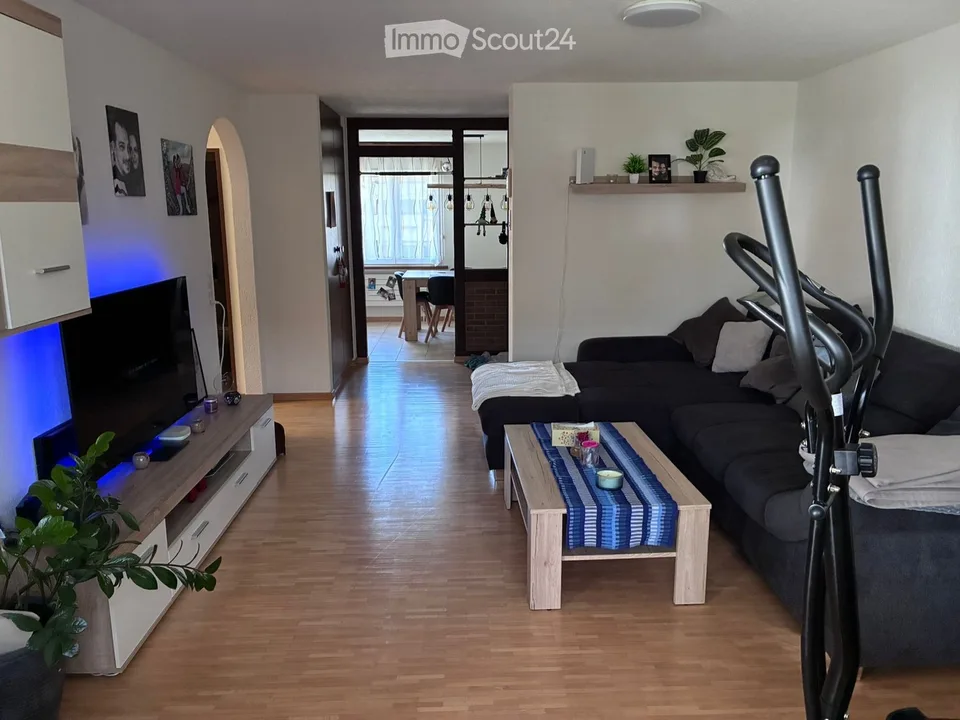 Bright 4.5-room apartment with balcony in Kollbrunn